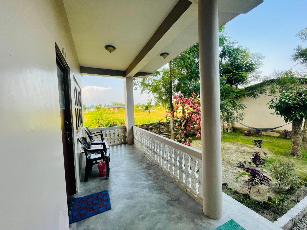 Hotel Tree Tops Sauraha Ngoại thất bức ảnh