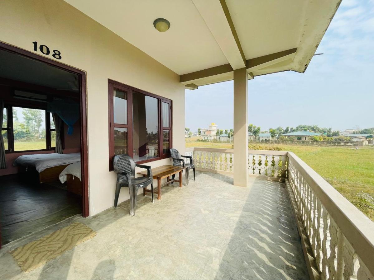 Hotel Tree Tops Sauraha Ngoại thất bức ảnh