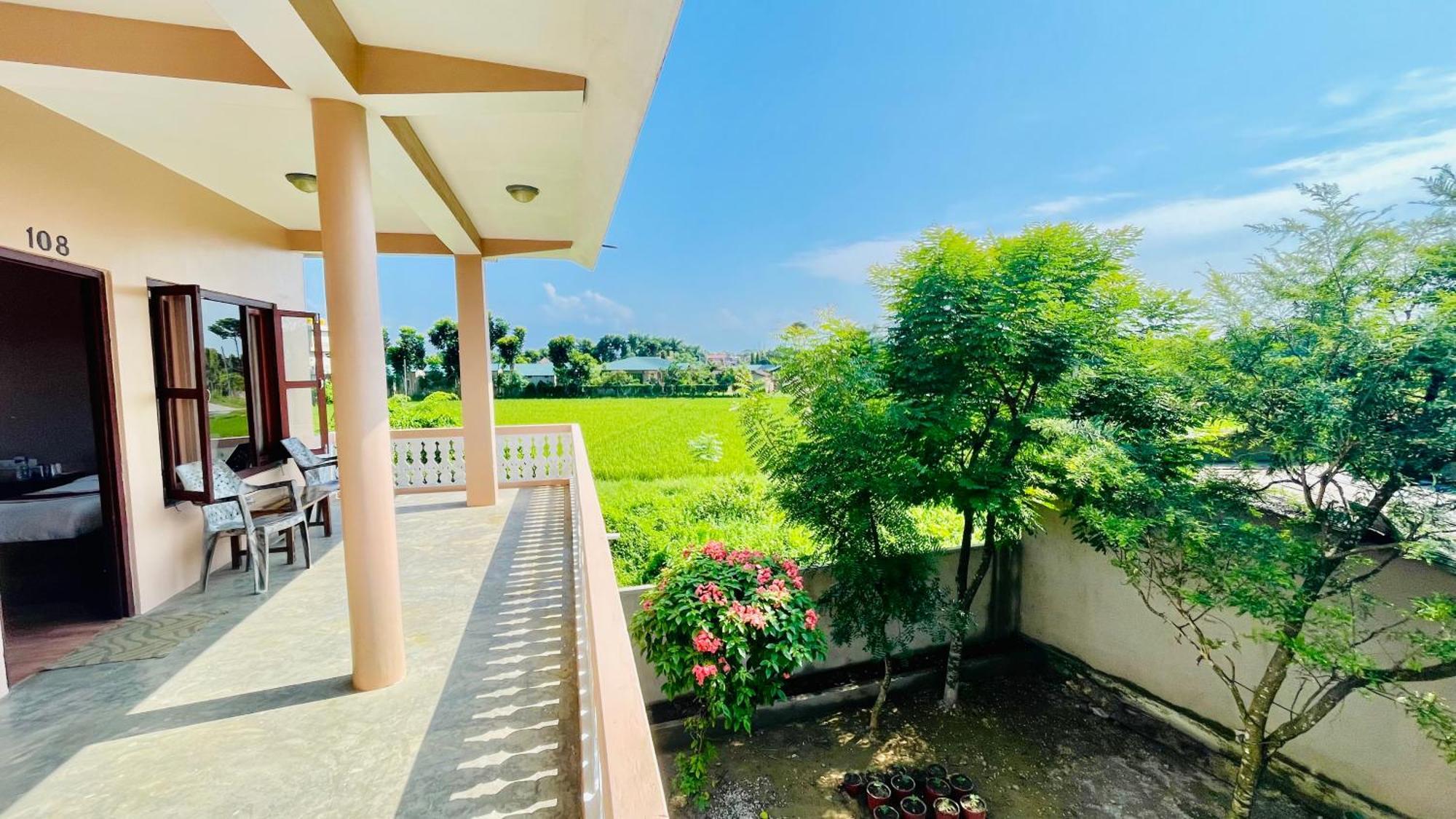 Hotel Tree Tops Sauraha Ngoại thất bức ảnh