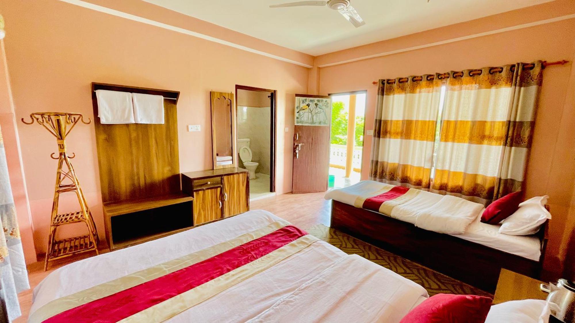 Hotel Tree Tops Sauraha Ngoại thất bức ảnh